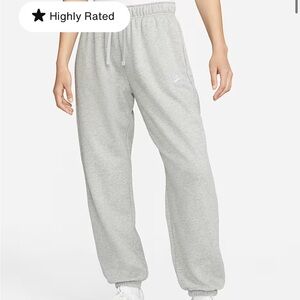 Nike Sportswear Club Fleece
Women's Mid-Rise Oversized Sweatpants